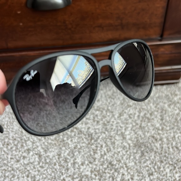Authentic Ray-Ban sunglasses. - Picture 4 of 4